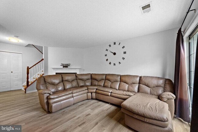 Foto del edificio - 66 Cheverny Ct