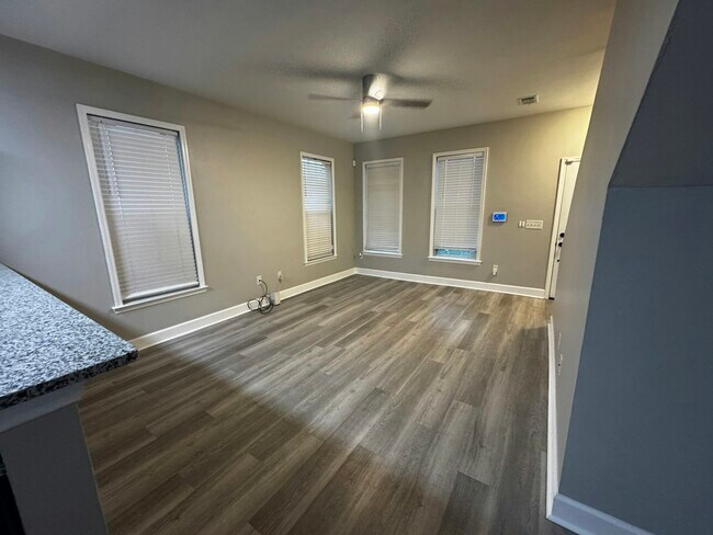 Building Photo - 2408 Escambia Dr