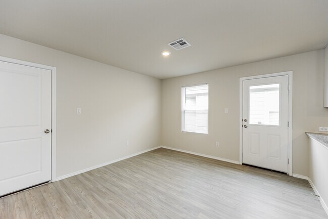 Foto del edificio - 7918 Serro Medina