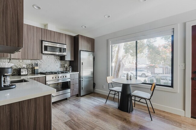 Foto del edificio - 715 Everett Ave