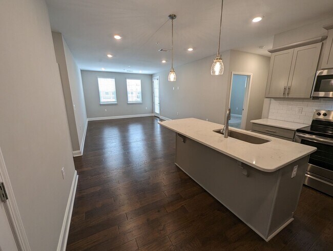 Foto del edificio - AVAILABLE NOW! 2-Bed/2-Bath Condo in Franklin