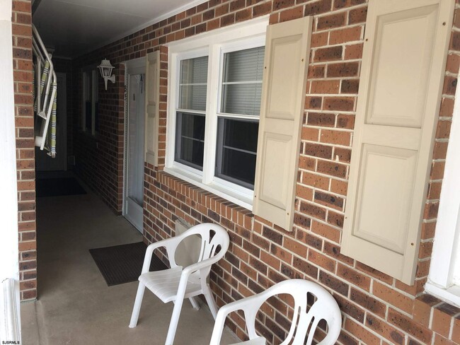 Building Photo - 21 S Monroe Ave