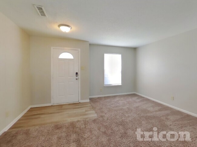 Foto del edificio - 712 Holly Rose Way