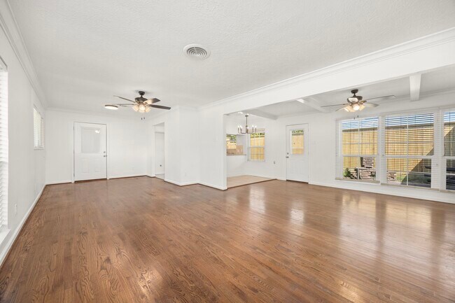 Building Photo - 1726 Wycliffe Dr