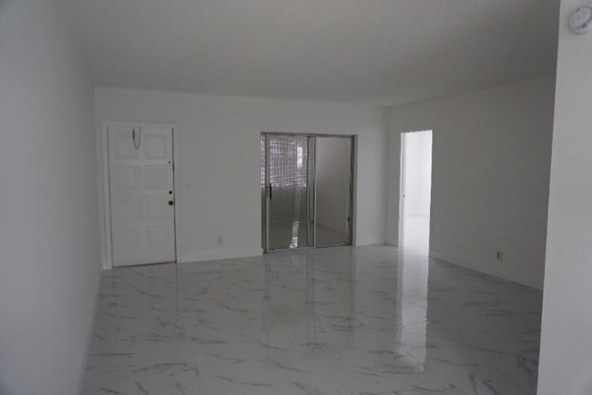 Building Photo - 151 Stratford K