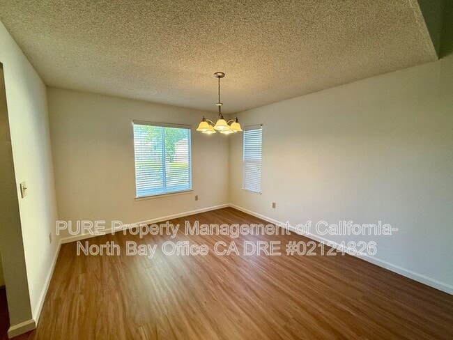 Building Photo - 624 Nikki Dr
