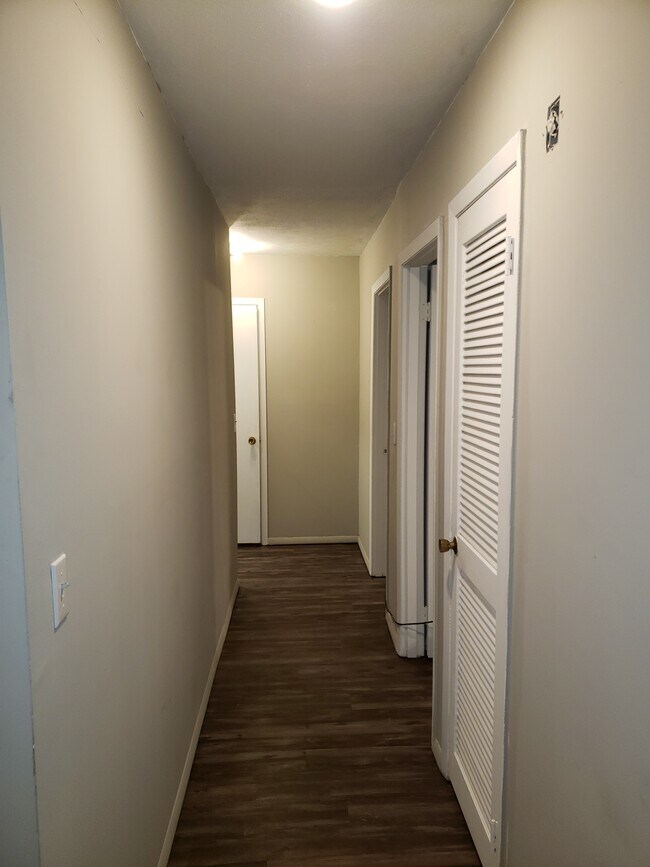 Foto del edificio - 7500 Falling Leaves Cir