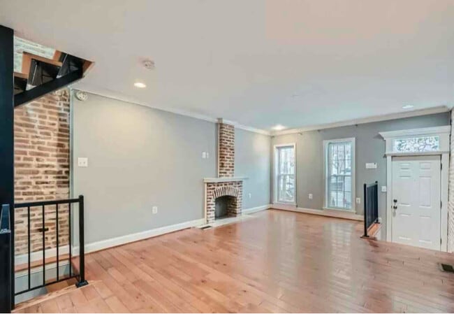 Building Photo - 227 N Milton Ave