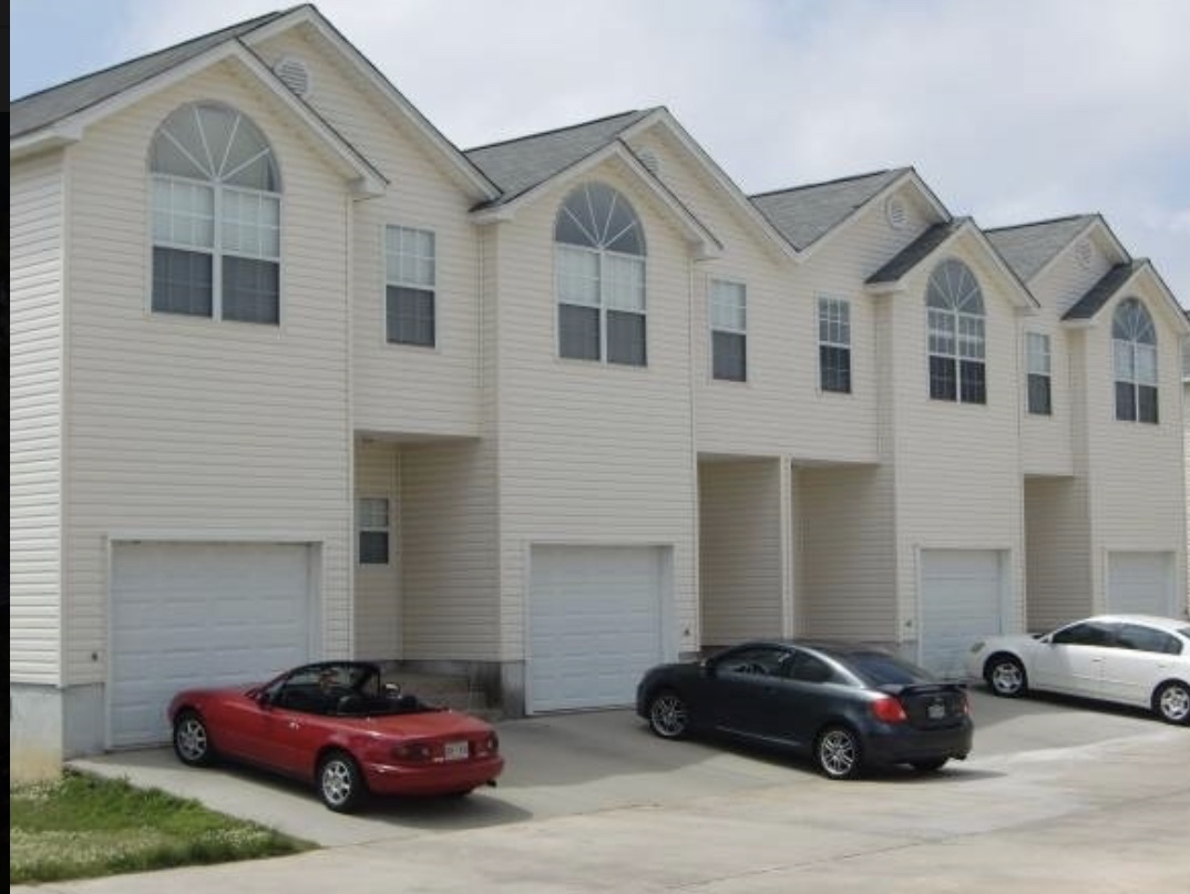 Foto principal - SOUTHWIND TOWNHOMES