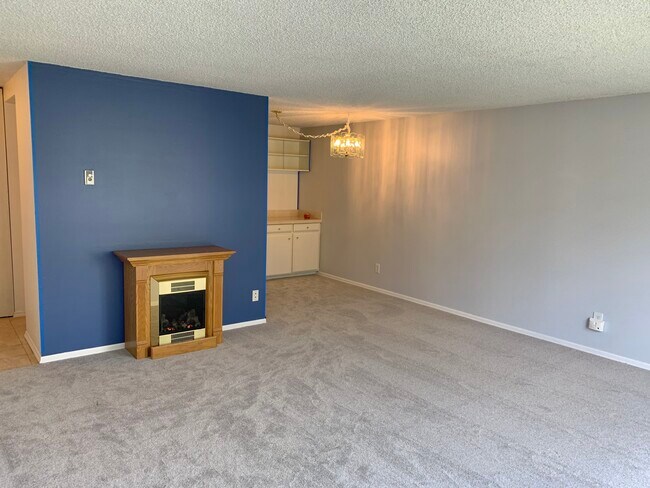 Living Room - 6225 Lake Washington Blvd NE
