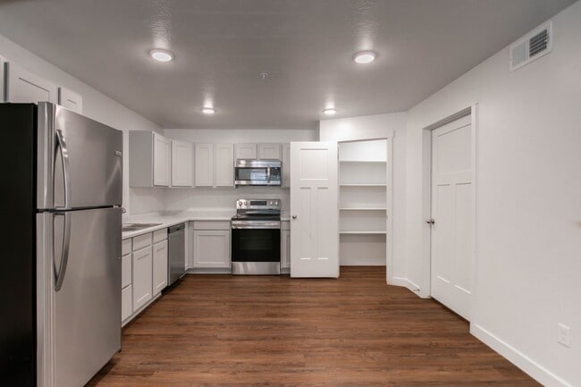 Building Photo - *Blackstone Farms in Provo