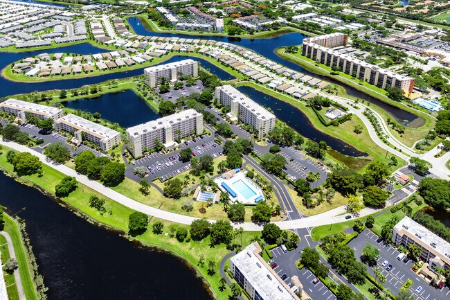 Building Photo - 7290 Kinghurst Dr
