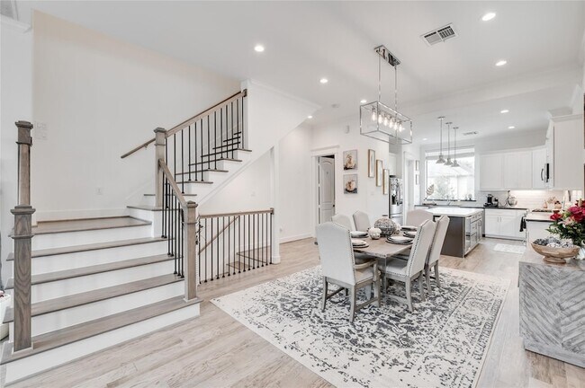 Building Photo - 2214 Arabelle St