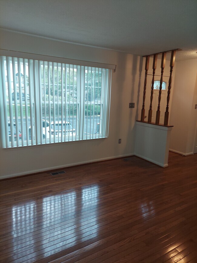 Building Photo - 4073 Silver Park Ter