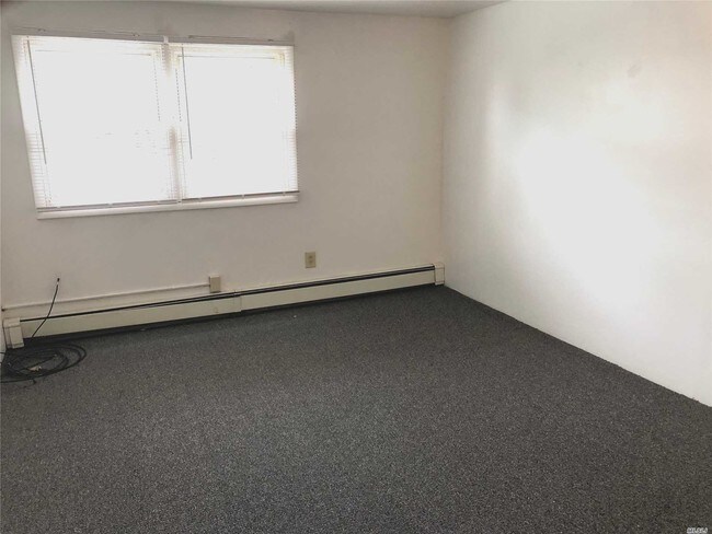 Building Photo - 18 E Lake Terrace