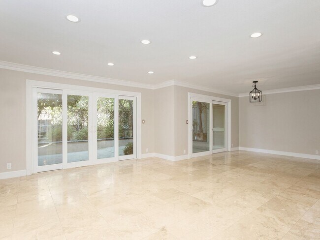 Building Photo - 4 Bedroom Townhome in Laguna Niguel