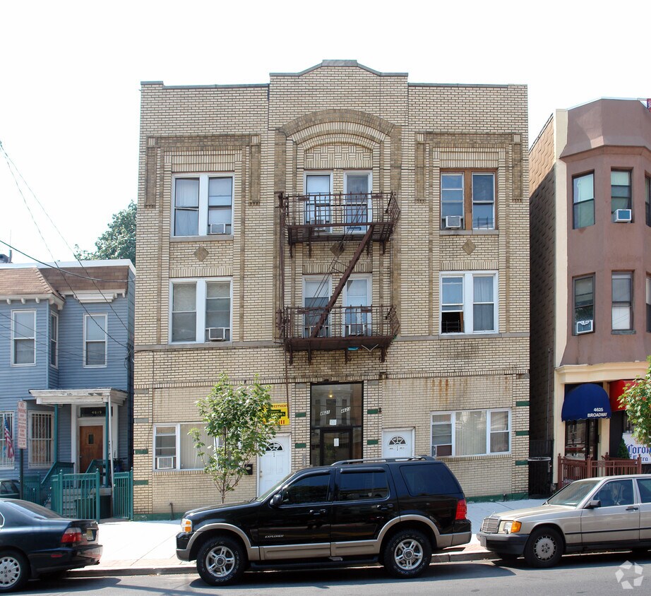 Building Photo - 4621-4623 Broadway