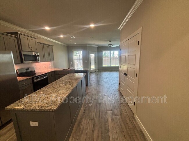 Foto del edificio - 3207 SW Hillstone Ave