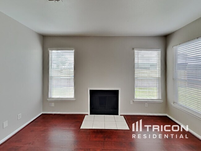Foto del edificio - 5615 Bear Paw Cir