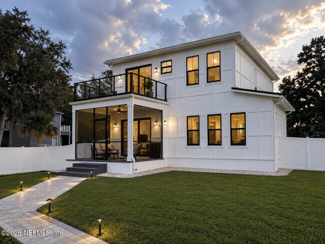 Foto del edificio - 5395 Heckscher Dr