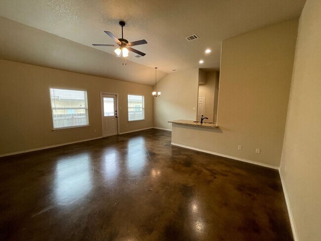 Building Photo - 325 Emma Dr