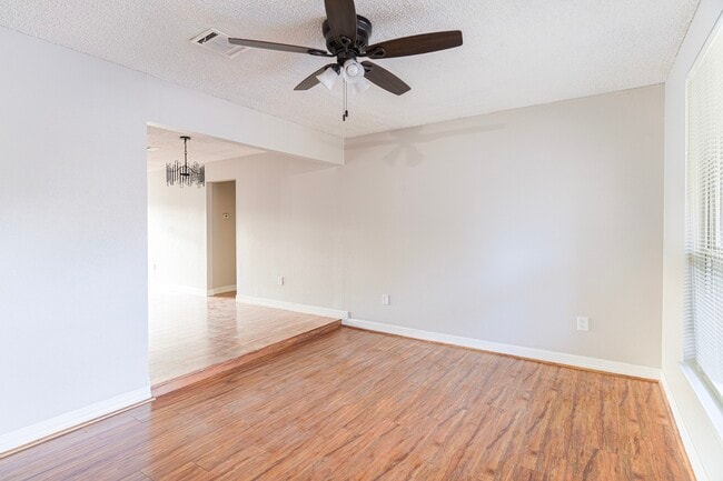 Building Photo - 2135 Whiteback Dr