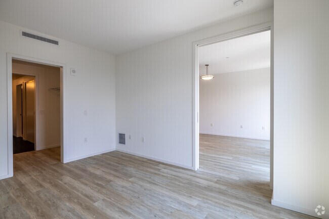 1BD, 1BA - 800-1,139SF - The Beacon Cleveland