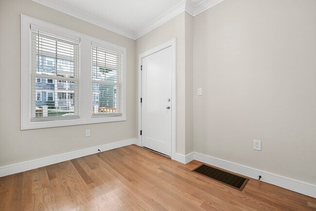 Building Photo - 44 Iffley Rd