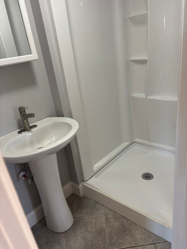 Building Photo - 121 School St