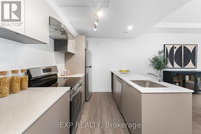 Building Photo - 100-100 Manett Crescent