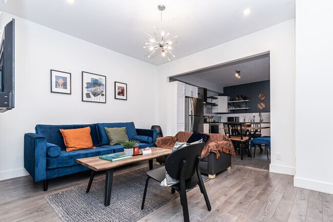 Building Photo - 4006 Rue Hochelaga