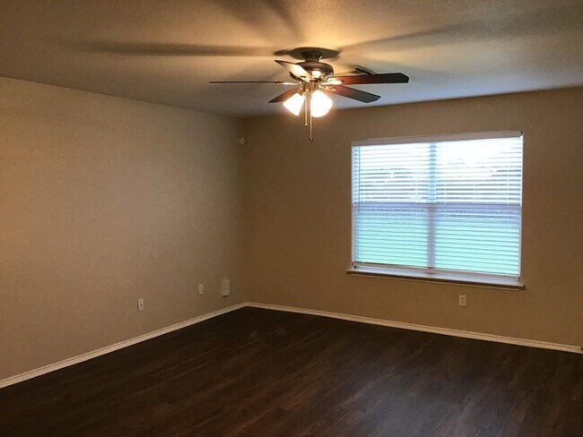 Building Photo - 8722 Sunset Pond Dr