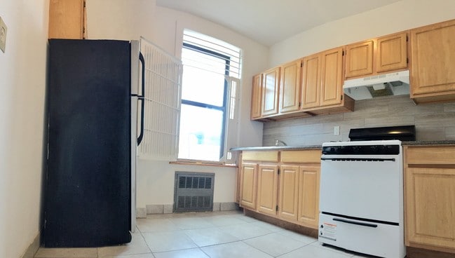 Building Photo - 166 W 122nd St