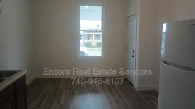 Foto del edificio - 325 Hudson Ave