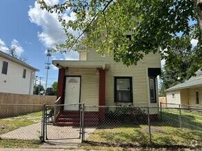 Building Photo - 1065 Caulfield Ave SW