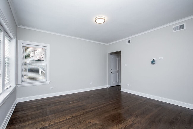 Building Photo - 2648 W Lunt Ave