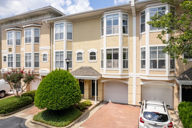 Foto del edificio - 375 Highland Ave NE