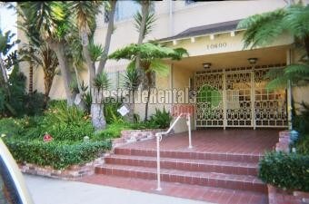Foto principal - 10600 Eastborne Ave