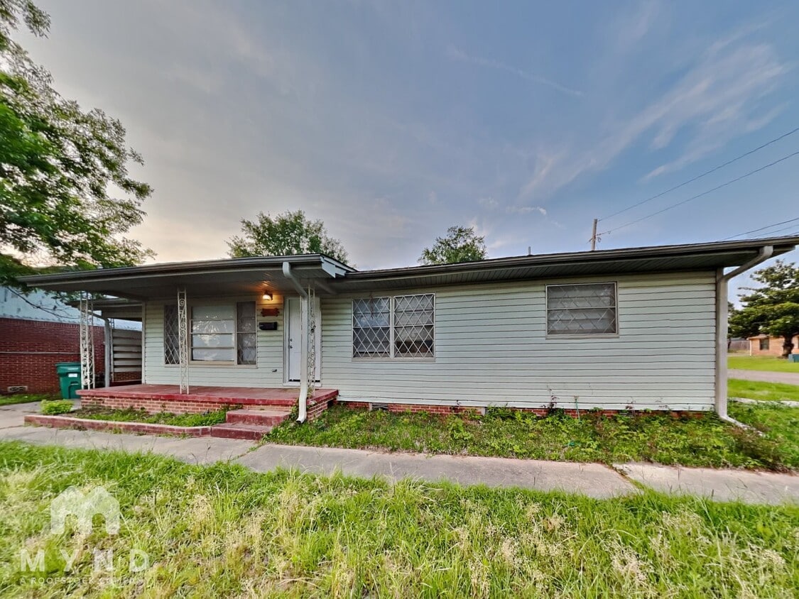 Primary Photo - 302 Mc Cartney Blvd