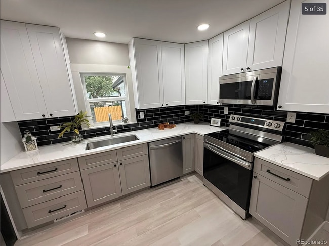 Building Photo - 1925 Syracuse St