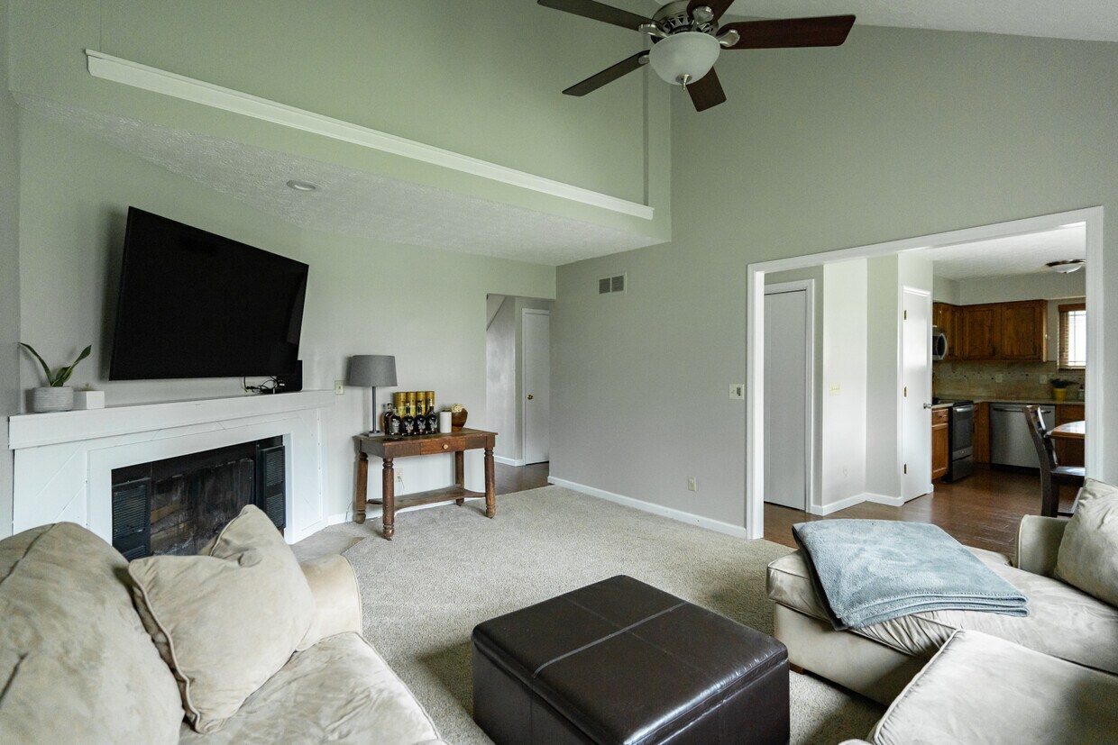 Foto principal - 67 Groton Dr