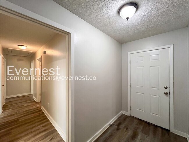 Foto del edificio - 3-Bed/2-Bath Home with Patio/Available Now!