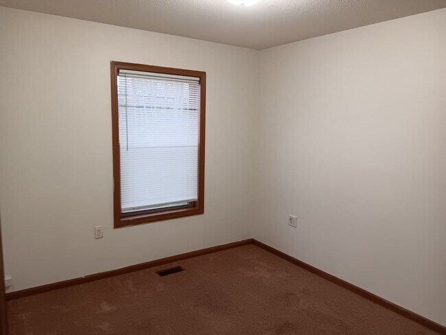 Foto del edificio - For Rent - Four-Bedroom Two-Bathroom Home Available NOW!