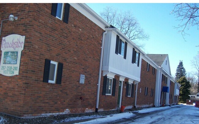 Building Photo - 257 Hutton St