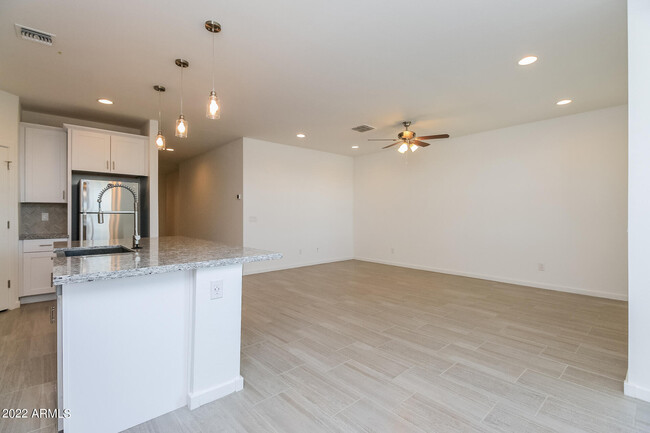 Building Photo - 4504 Stonecrop Dr