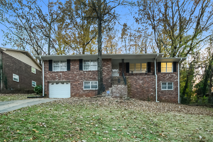 Foto principal - 5 Bedroom Birmingham Brick Home