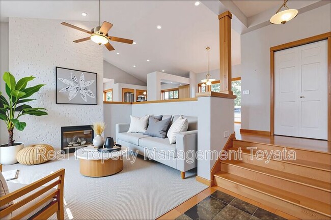 Foto del edificio - 5486 Salish Rd