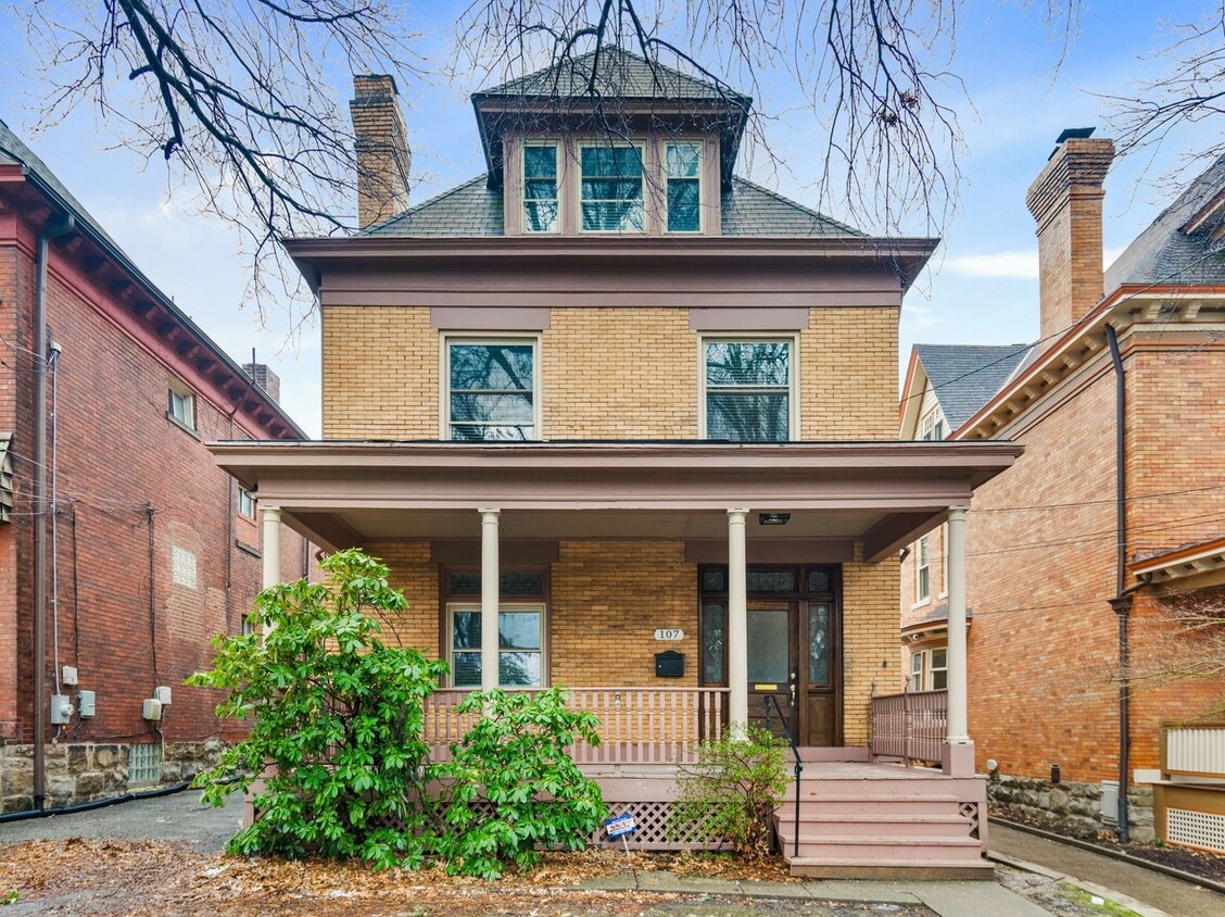 Newly Renovated 5 Bed, 3 Bath Home - Off-S... - Newly Renovated 5 Bed, 3 Bath Home - Off-S...