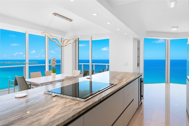 Foto del edificio - 4779 Collins Ave