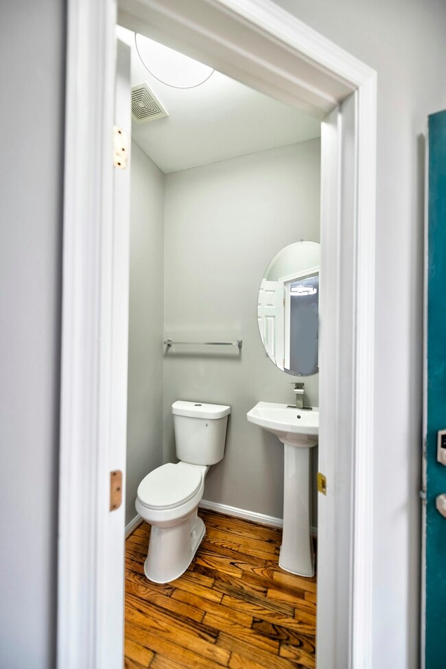 Foto del edificio - 21749 Tottenham Hale Ct